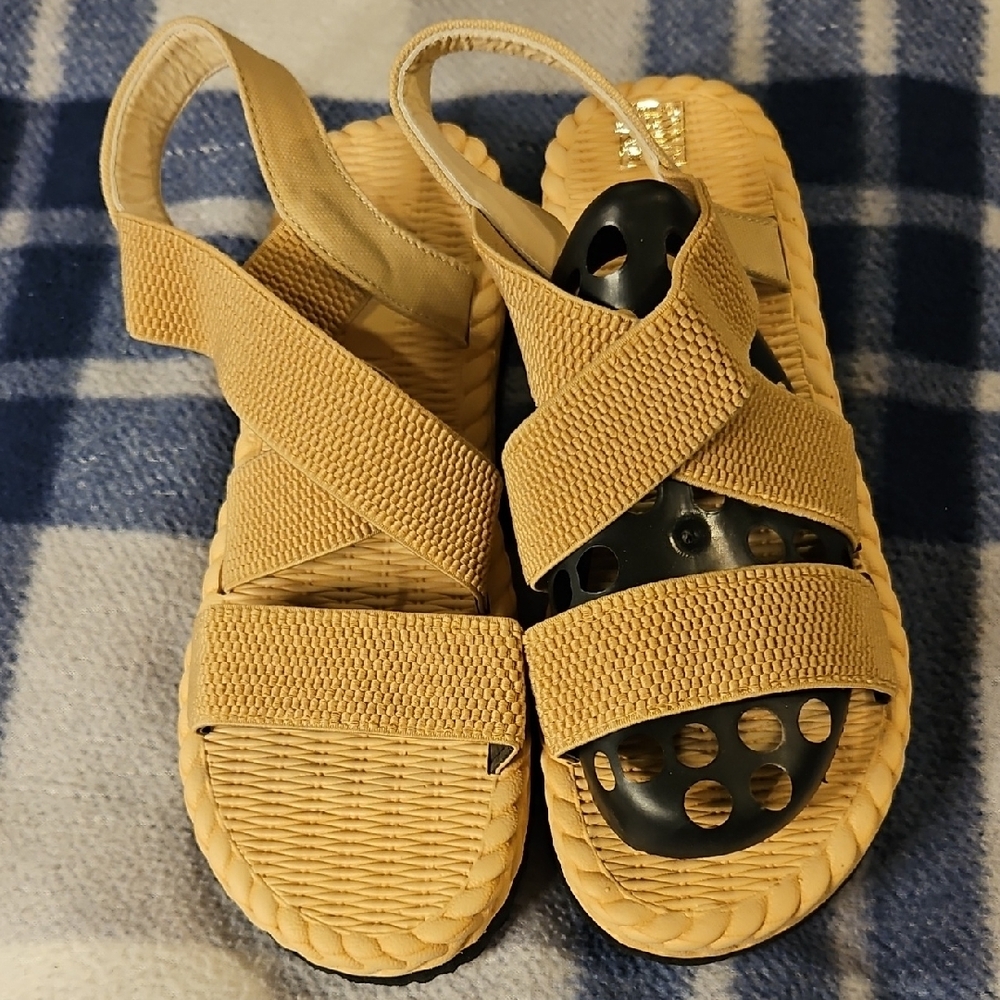 Tan Minimalist Sandals with Stretchable Straps 051